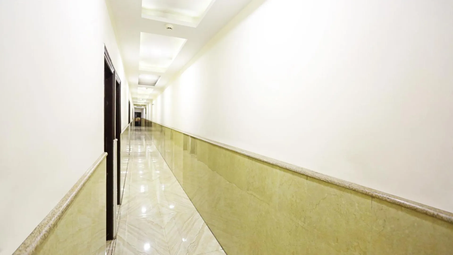 Hotel The Kiara Near Delhi Airport New Delhi