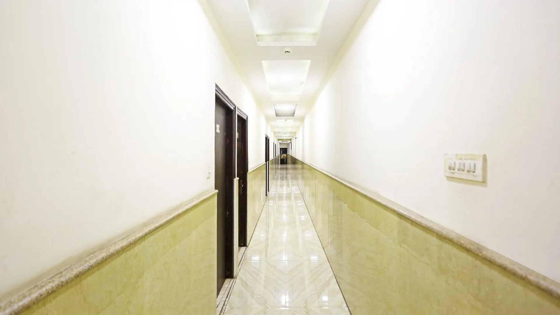 Hotel The Kiara Near Delhi Airport New Delhi