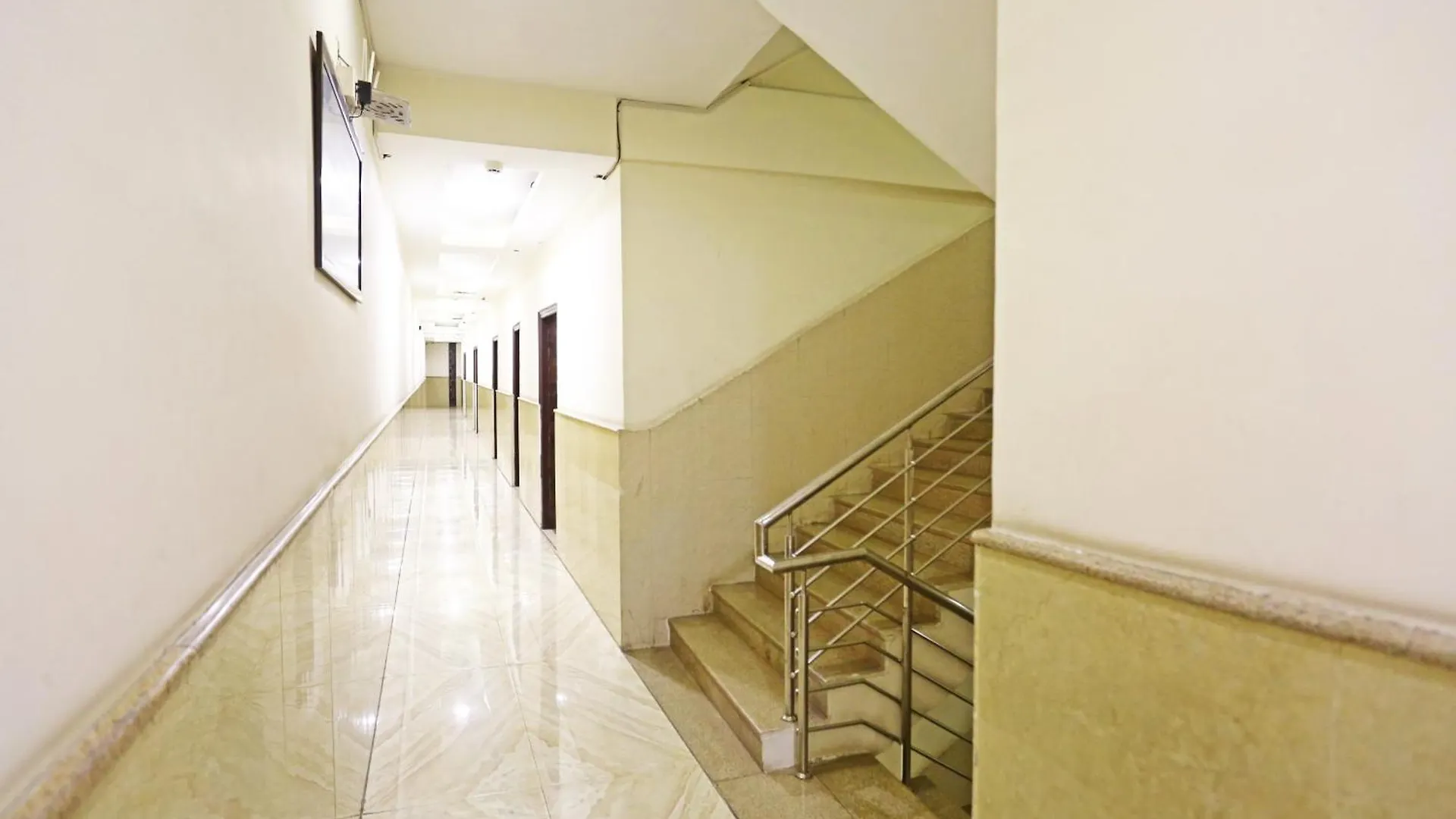 Hotel The Kiara Near Delhi Airport New Delhi