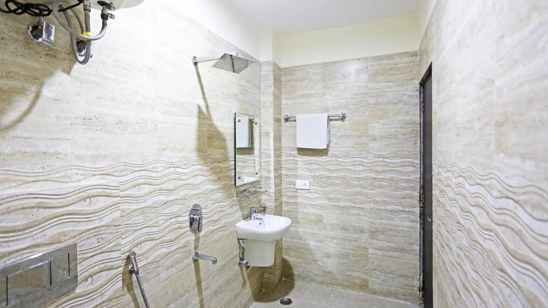 Hotel The Kiara Near Delhi Airport New Delhi