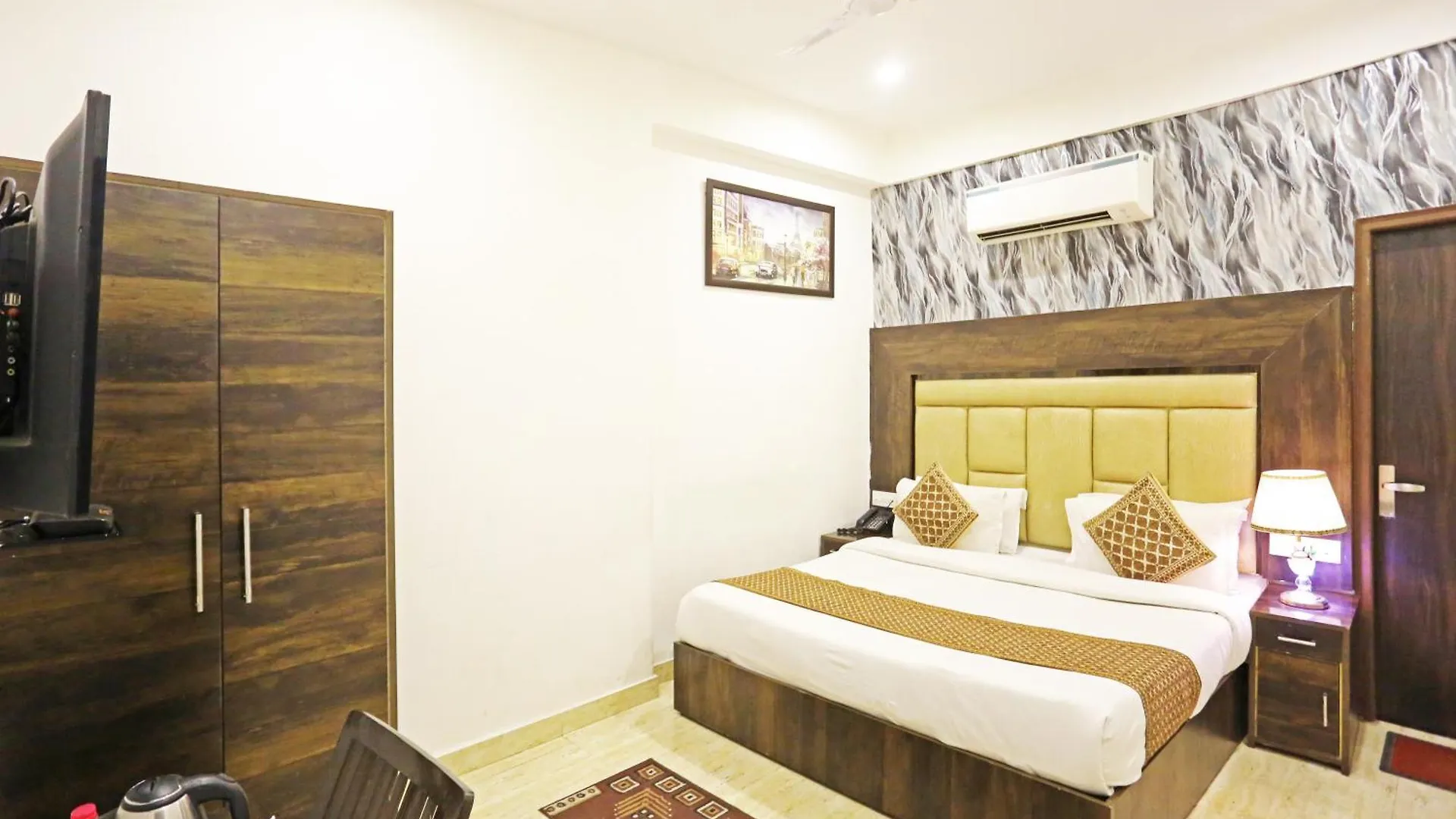 Hotel The Kiara Near Delhi Airport New Delhi