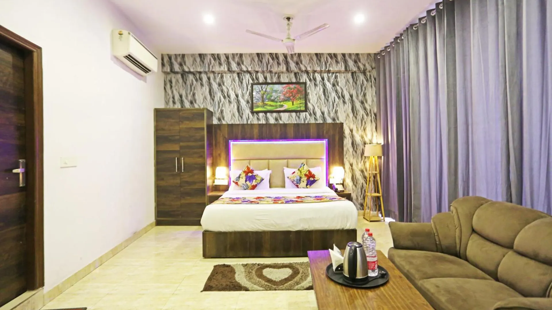 Hotel The Kiara Near Delhi Airport New Delhi