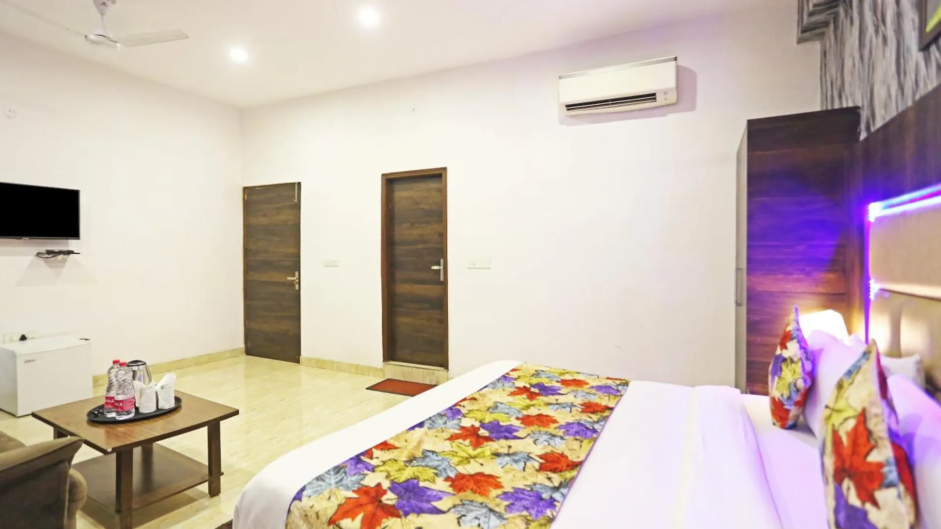 Hotel The Kiara Near Delhi Airport New Delhi