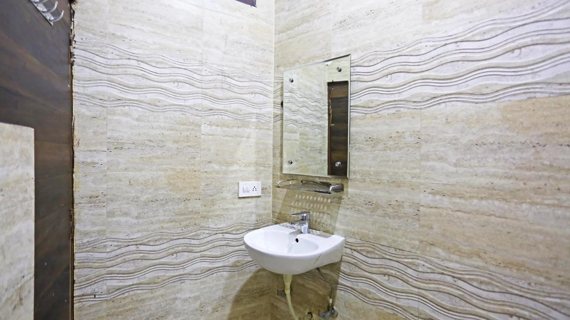 Hotel The Kiara Near Delhi Airport New Delhi 3*,