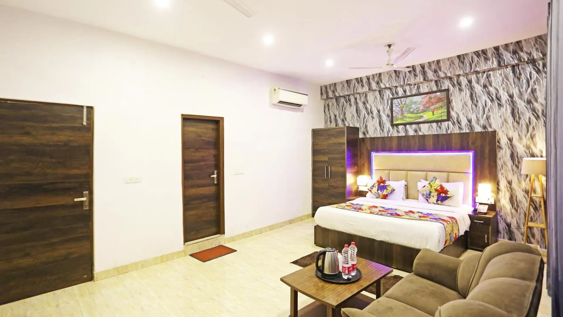 Hotel The Kiara Near Delhi Airport New Delhi 3*,  India