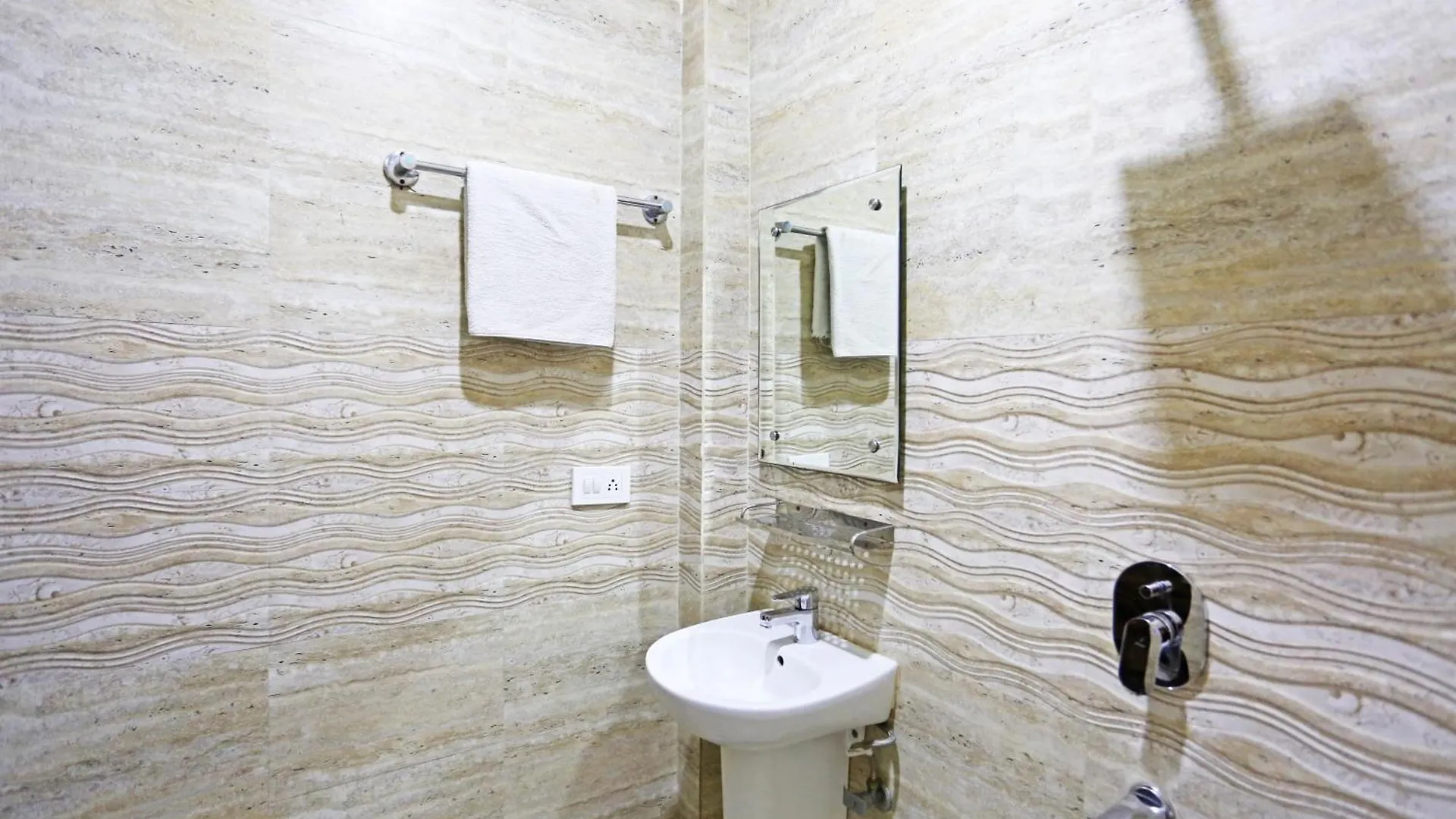 Hotel The Kiara Near Delhi Airport New Delhi