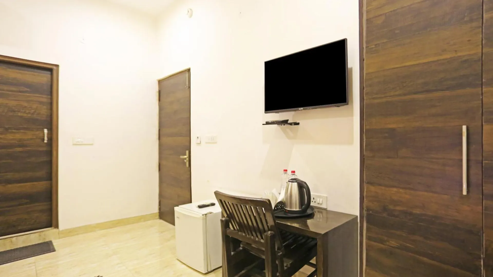 Hotel The Kiara Near Delhi Airport New Delhi