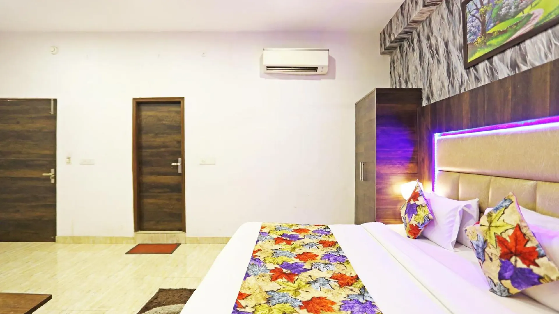 Hotel The Kiara Near Delhi Airport New Delhi