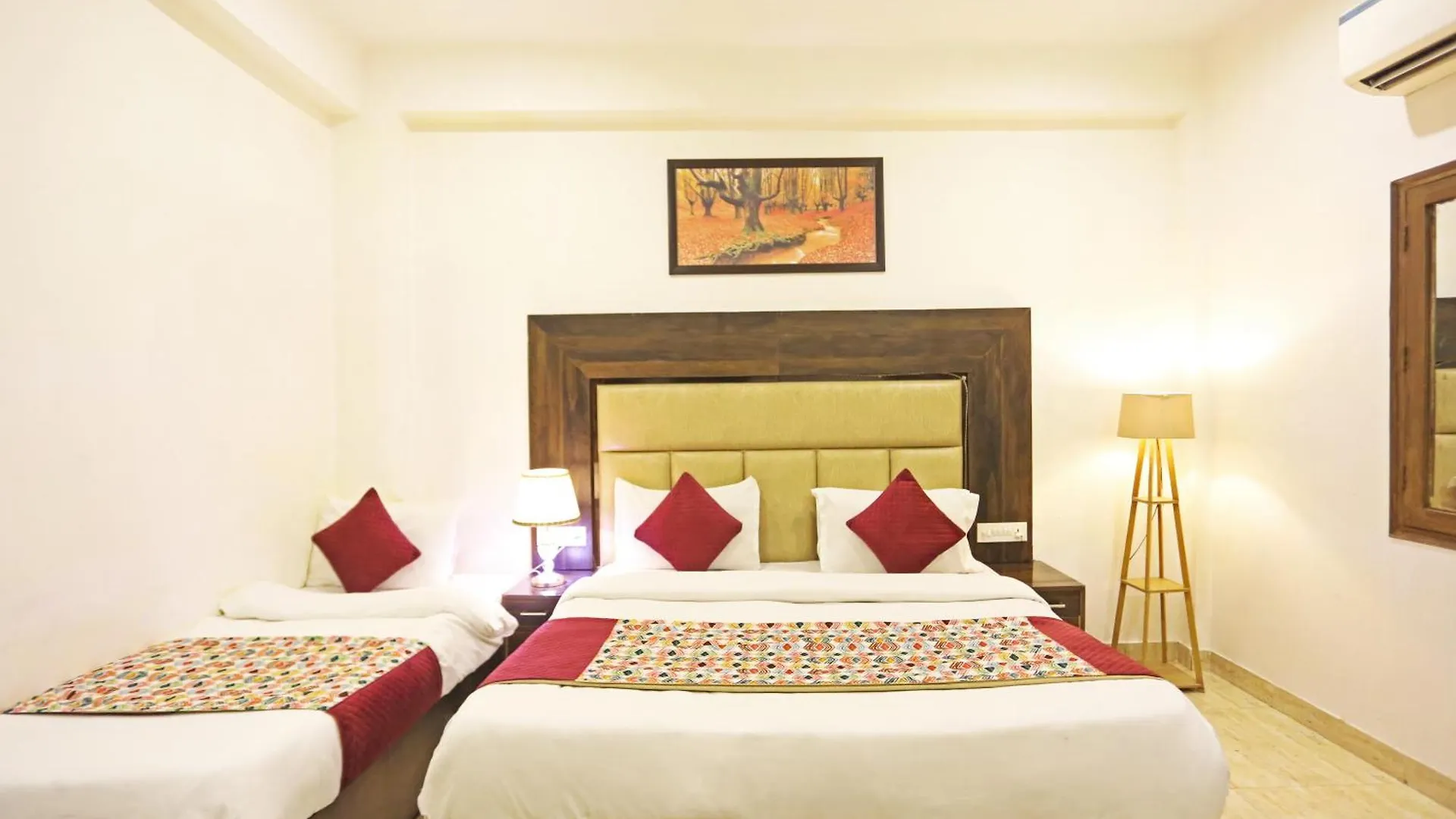 Hotel The Kiara Near Delhi Airport New Delhi 3*,  India