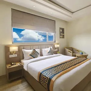 **** Hotel King Plaza India